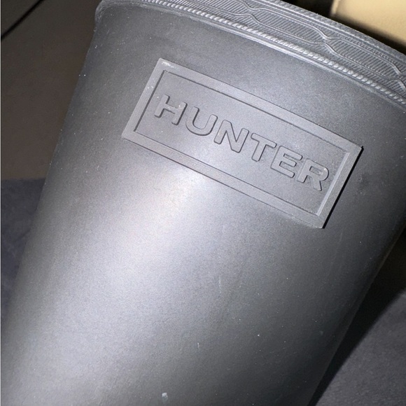 Matte black Hunter rain boots. - Picture 2 of 4